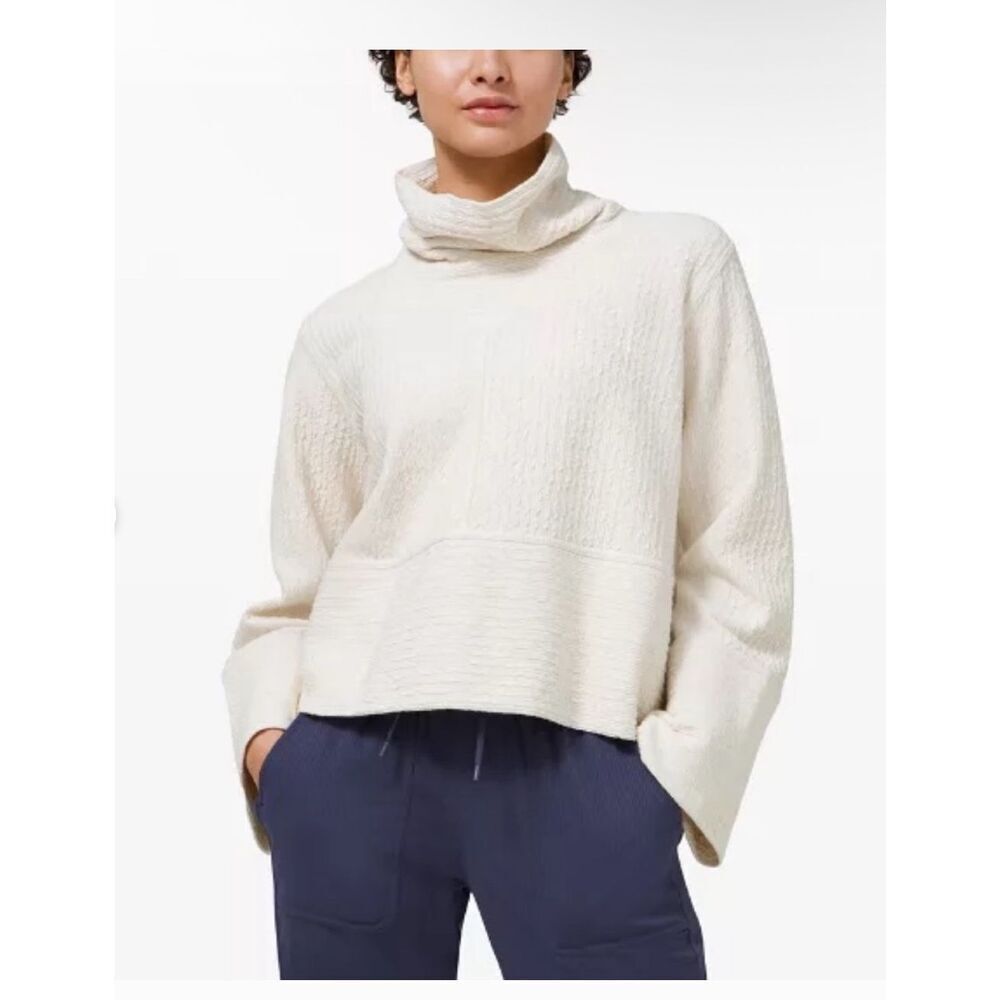 Lululemon textured turtle neck pullover sweater size 10